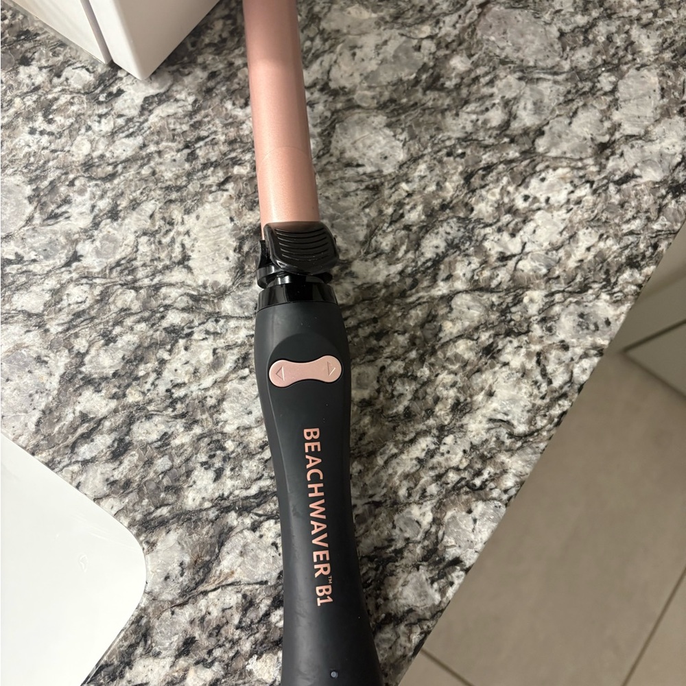 The Beachwaver Co. B1 Curling Iron - Black and Pink